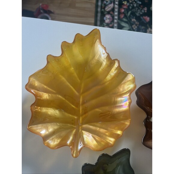 Handmade Iridescent Glass Leafs Plates Set Of 4. -Autumn decor - Picture 3 of 7